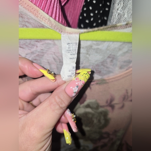 🍁🍂Glitzy Girlz Open Shoulder Top 1x - Picture 2 of 4